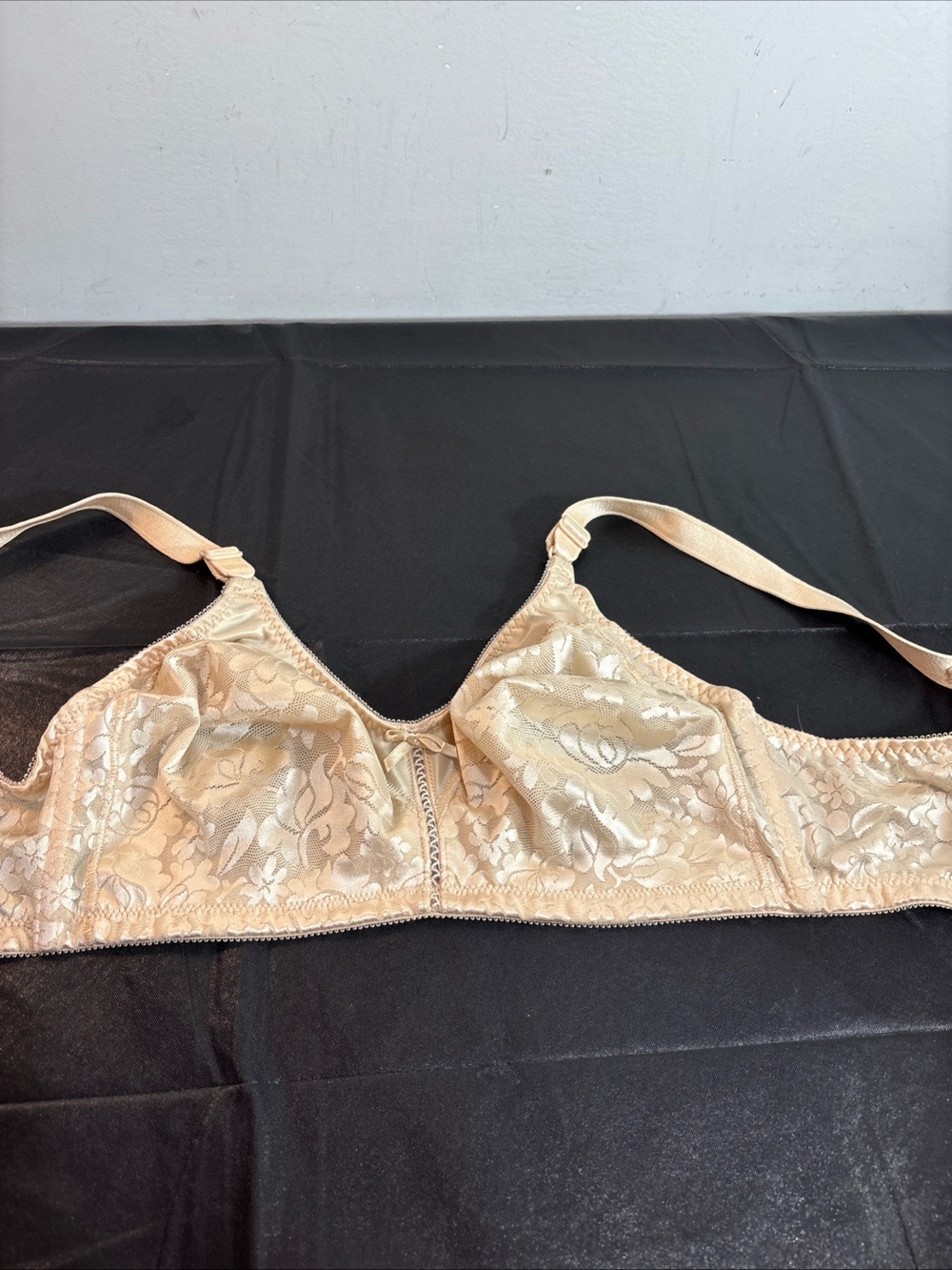 Bali Classic Lace Underwire-Free Bra in Beige. 1391